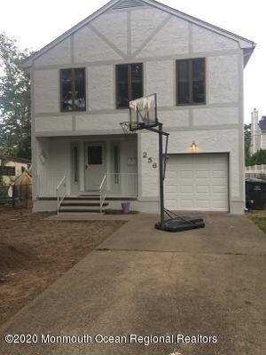 Building Photo - 256 Lawrence Ave