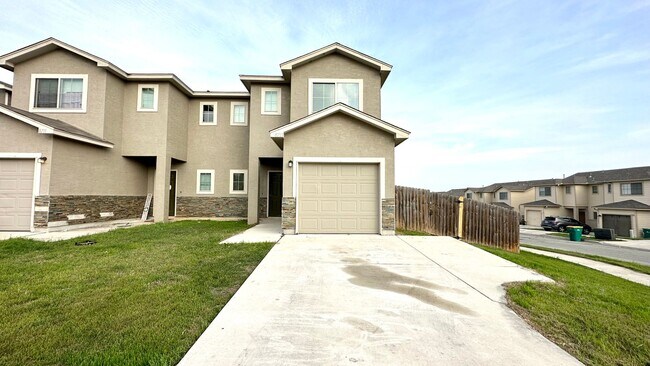 Foto del edificio - This is no joke1 $1,145 per month.