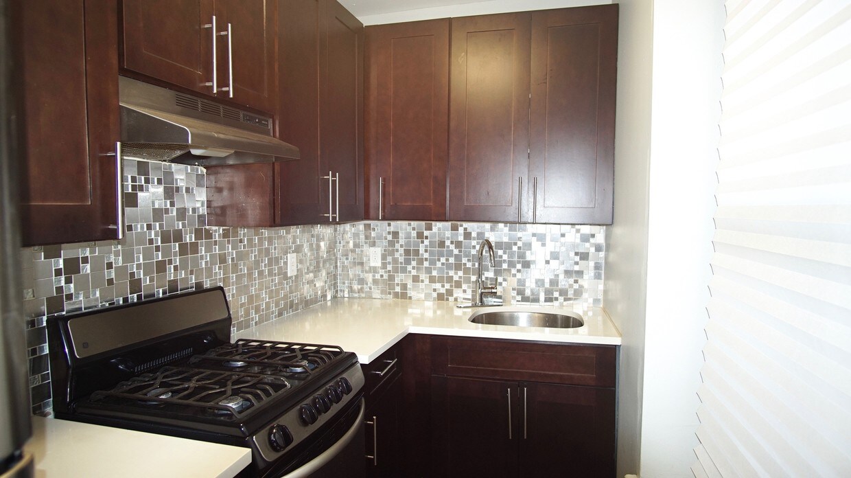 Primary Photo - 211 W 146th St