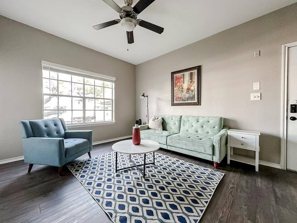 Foto principal - 3293 Cimarron Blvd