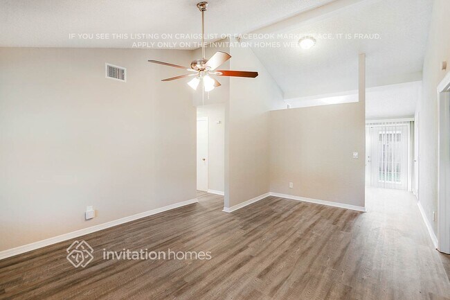 Foto del edificio - 10104 Enchanted Oaks Ct
