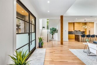 Building Photo - 7533 Royal Pl