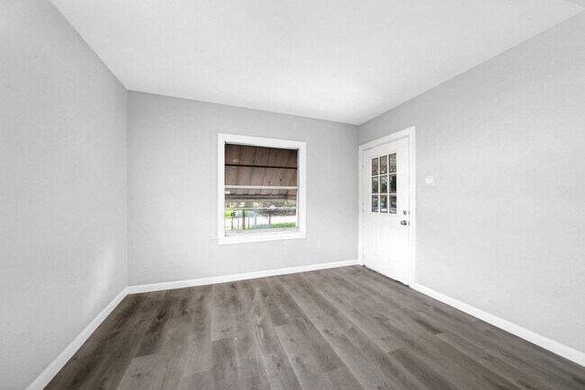Building Photo - 9526 Rhode Island St