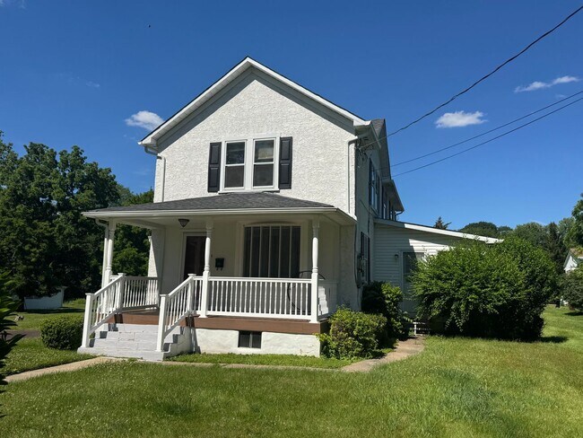 Foto del edificio - Lower Gywnedd 3 Bedroom 1.5 Bath Colonial in Penllyn Pa $2,750/month