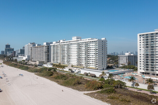 Foto del edificio - Pavillion Condo