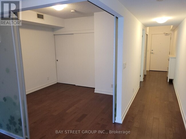 Building Photo - 10 Willison Square