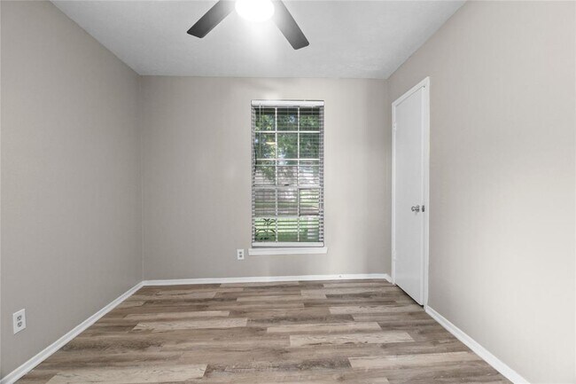 Foto del edificio - 15423 Campden Hill Rd