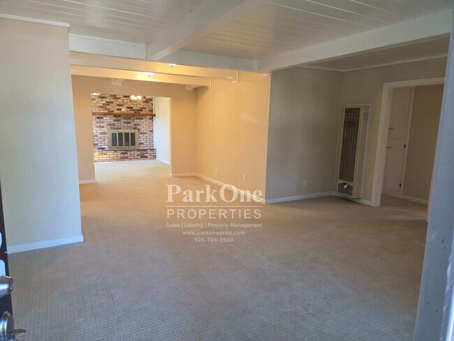 Foto del edificio - Single Level Concord Home