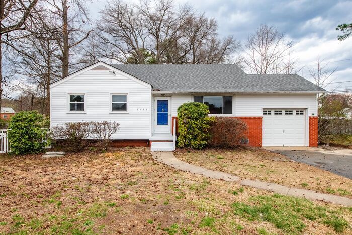 Foto principal - Newly remodeled 3/2 with garage and fenced...