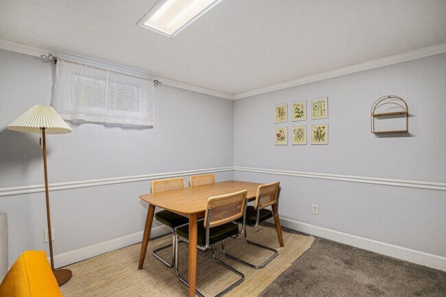 Foto del edificio - Golden Duplex > Unit is fully furnished feels like NEW!