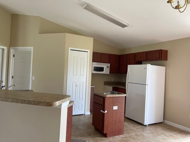 Foto del edificio - 14 Poplar Ct