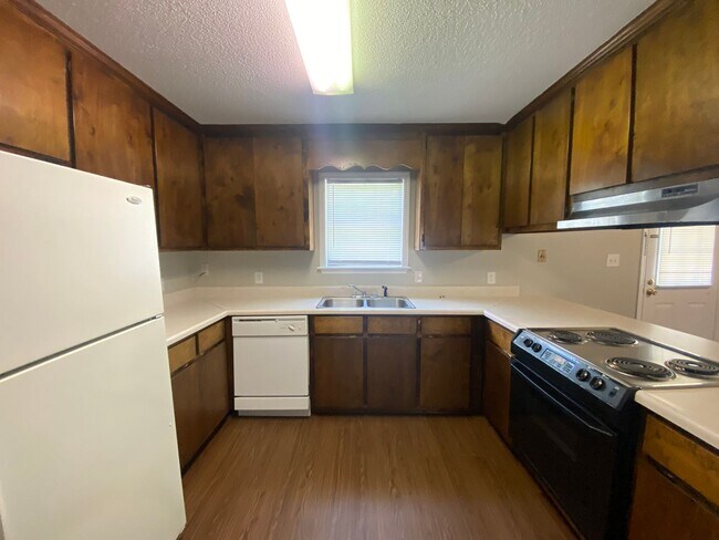 Building Photo - 6107 Vinnie Dr