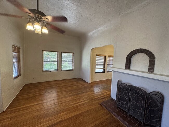 Foto del edificio - Cheery Lynn Historic District 3 br