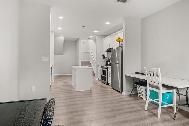 Foto del edificio - 8534 Woodlyn Rd