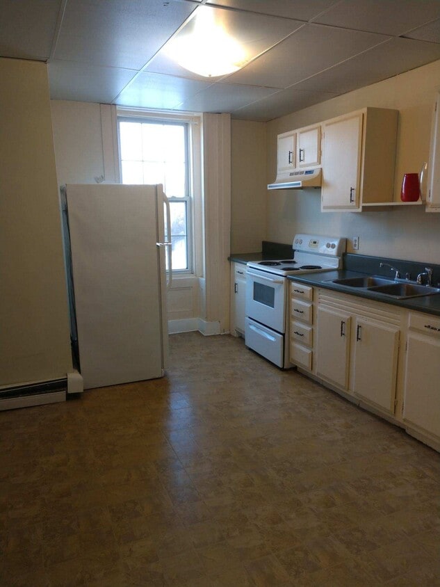 154 Court St Unit 3, Bangor, ME 04401 154 Court St Bangor, ME