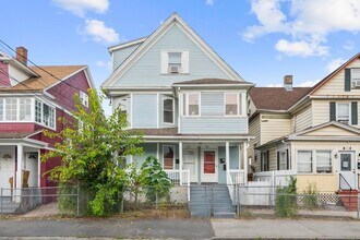 Building Photo - 565 Carroll Ave