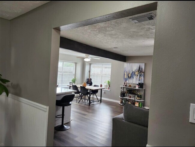 Entry way Looking into Living Area - 7310 Kite Hill Dr