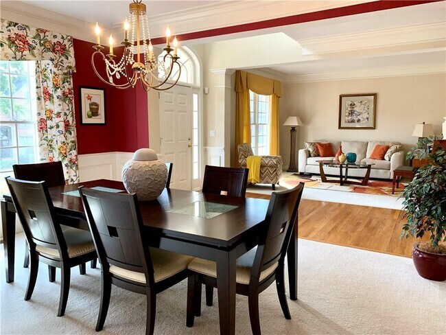 Building Photo - 405 Lake Manor Trce
