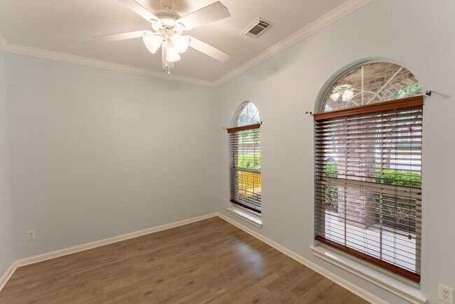 Foto del edificio - Spacious and Well-Maintained 4/3 in Desira...