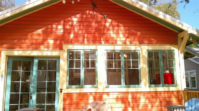 Building Photo - 303 E Plymouth St