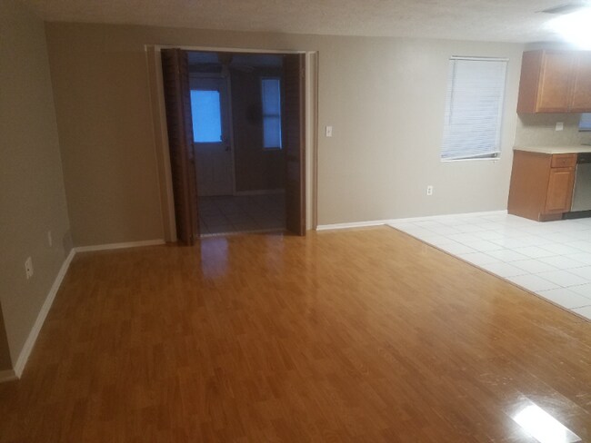 Building Photo - 3338 Seffner Dr