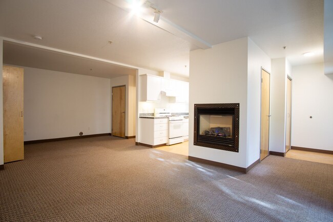 Photo - Spacious & Bright Modern Studio w/Fireplac... Apartment