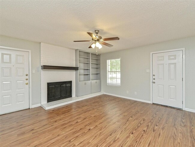 Building Photo - 1010 Cushing Dr