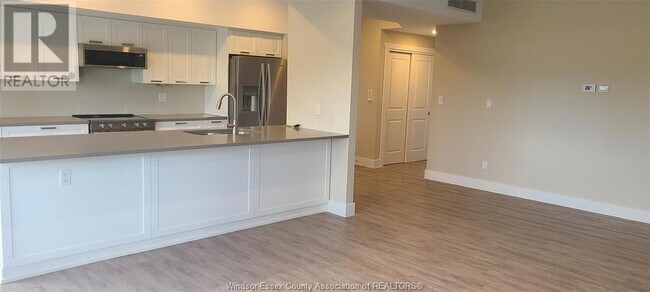 Building Photo - 550 Sandison St