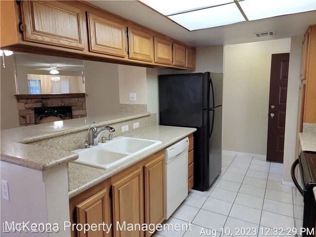 Building Photo - 2 br, 2 bath House - 3375 East Tompkins Av...
