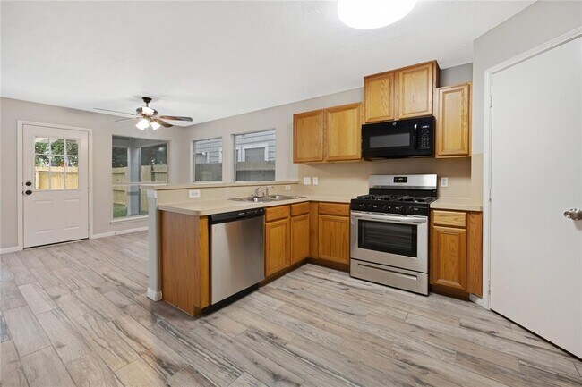 Foto del edificio - 3010 Palace Oaks Dr