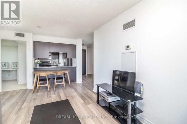 Photo du bâtiment - 50 Town Centre Court