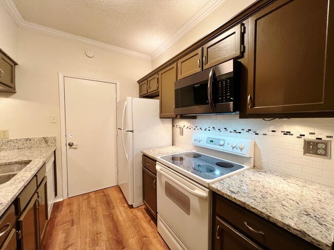 Foto del edificio - Updated 1/1/1 Condo in Dallas Ready For Mo...