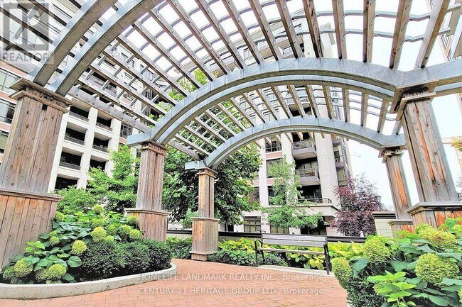 Building Photo - 89 S Town Centre Blvd