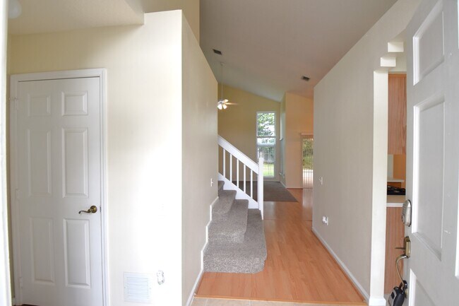 Building Photo - 3419 Santa Monica Dr
