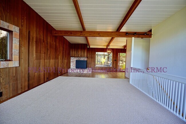 Foto del edificio - Hillside Home with Gorgeous Views, Close t...