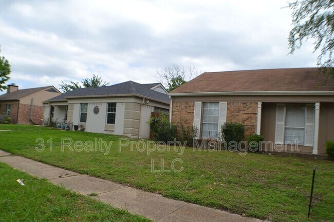Foto del edificio - 1520 Pebblewood Dr
