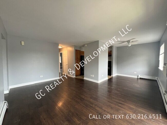 Building Photo - ***ADDISON LOCATION / 2 BDRM / HEAT INCLUD...