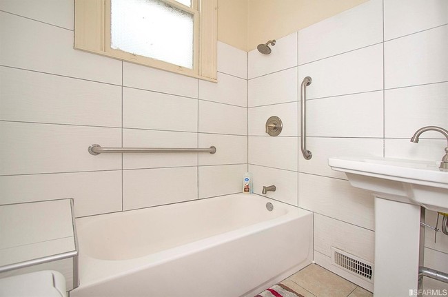 Interior Photo - 1854 McAllister St