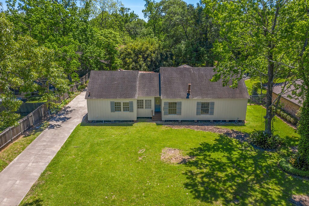 Ariel view of front of house - 707 W School St