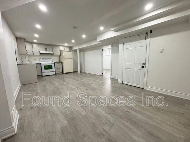 Photo du bâtiment - 494 E 37th St
