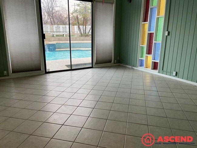 Foto del edificio - Unique Home Located in East Bakersfield!