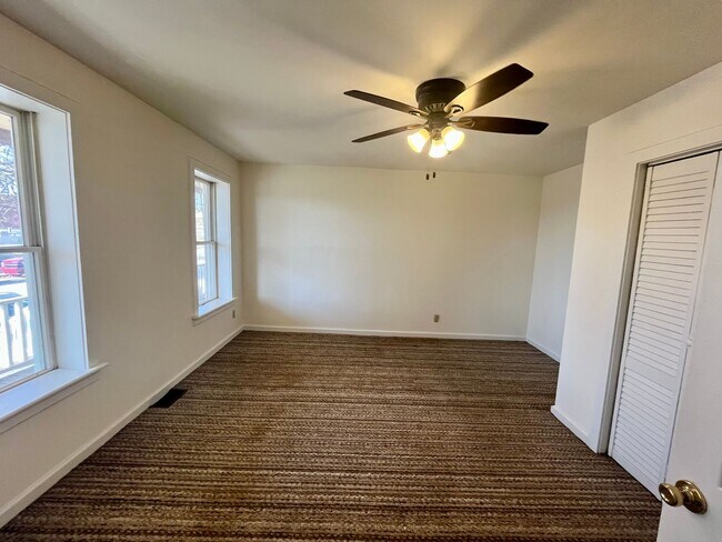 Building Photo - One bedroom with Bonus Room