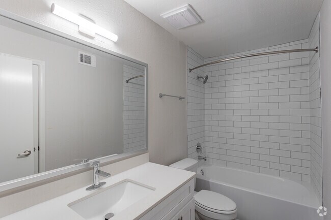 1 dormitorio, 1 baño - 742 pies cuadrados - Baño - Parkwood Villa