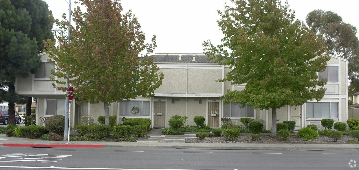 Foto principal - 2500-2522 Fairway Dr