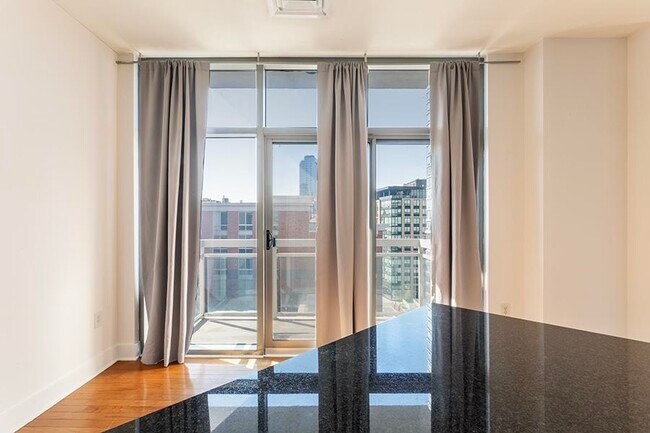 Foto del edificio - 201 Marin Blvd