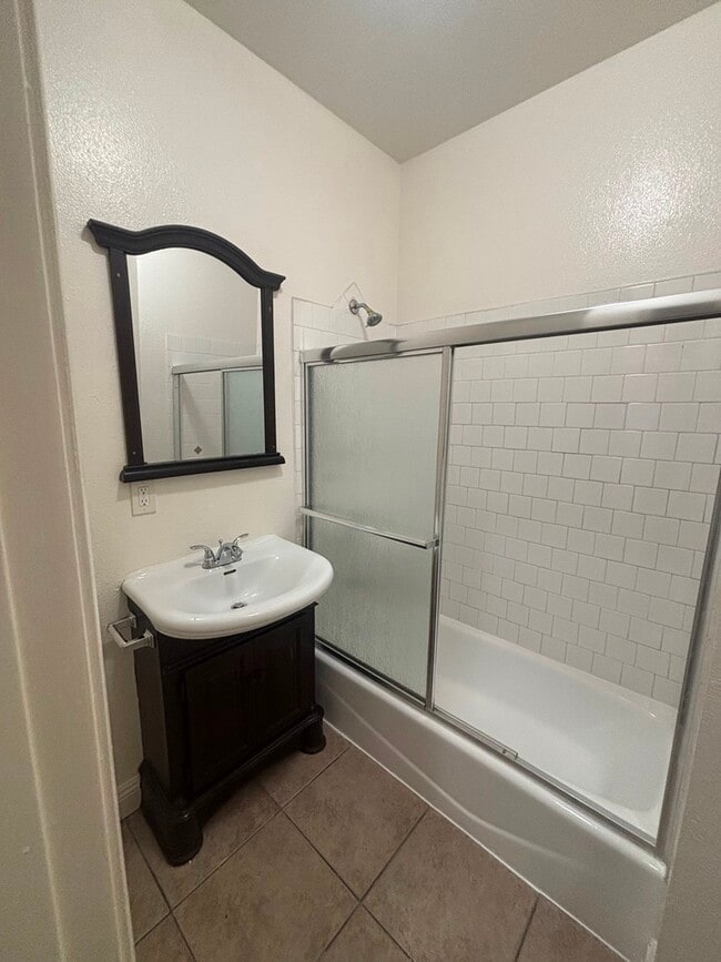 Building Photo - 532 W 55th St