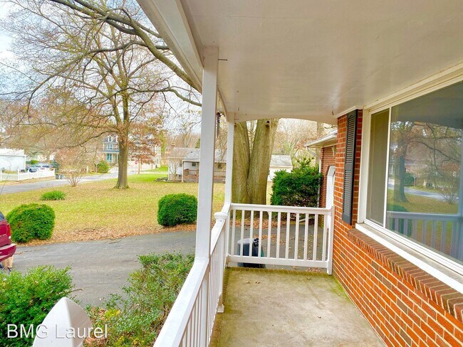 Building Photo - 3 br, 1.5 bath House - 7705 Pear Ave