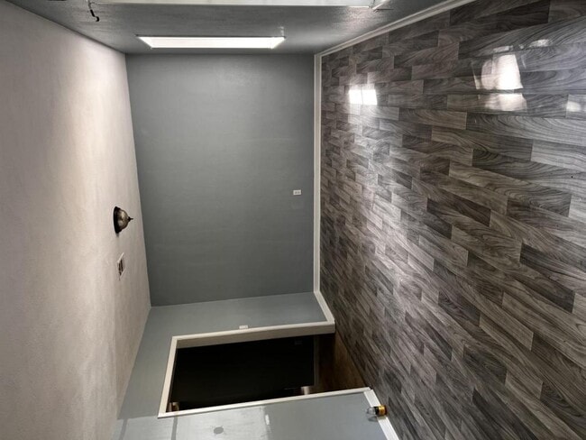 Photo - 202 Sheppard Rd House