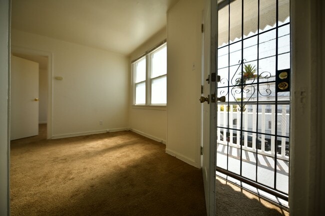 Photo - 1p705 - 2721 CA Street Apartment