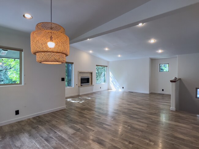 Foto del edificio - Private Multi-Story 3 Bedroom 2.5 Bath Hom...